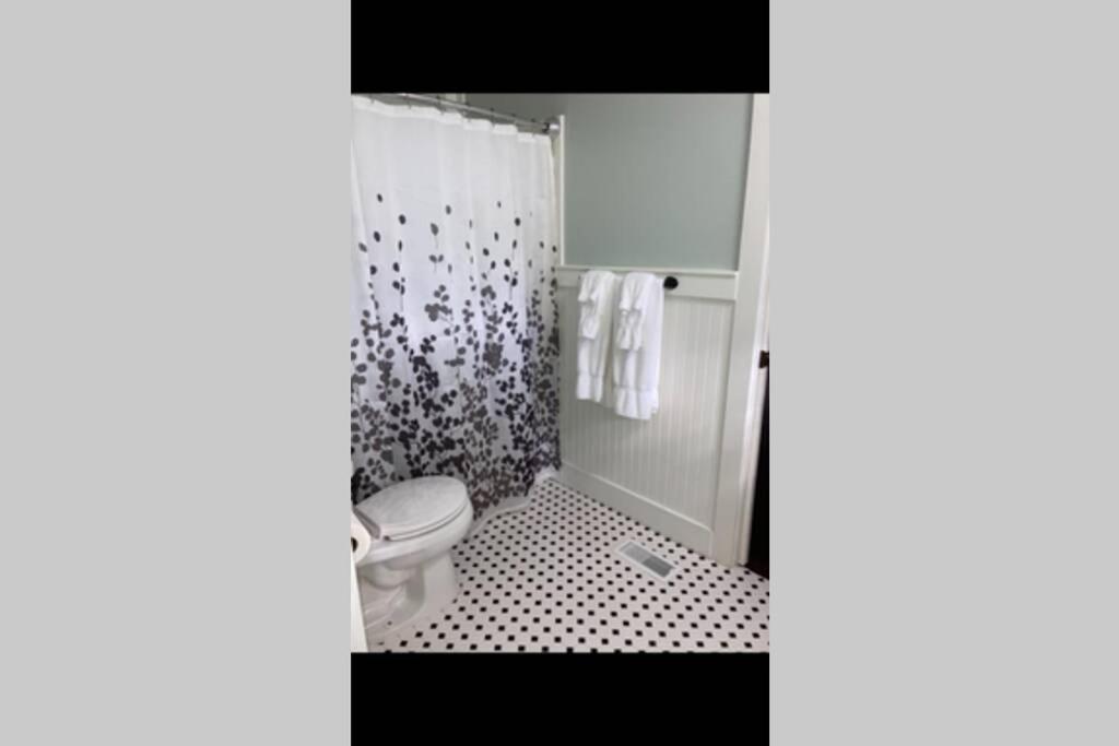 Tucked Away Newly Renovated 2 Bedroom/ 1 Bath Sleeps 8 Бофорт Экстерьер фото