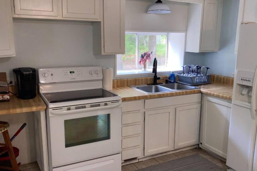 Tucked Away Newly Renovated 2 Bedroom/ 1 Bath Sleeps 8 Бофорт Экстерьер фото